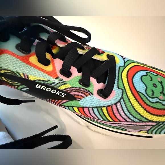 Brooks colorful sneakers X Wednesday Holmes, 7 - Picture 5 of 6